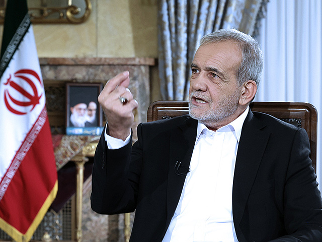 Президент Ирана: "Против нас ведется полномасштабная экономическая война"