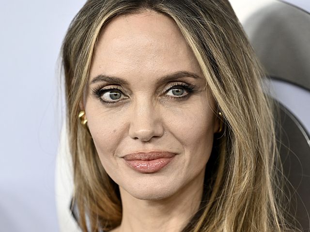 "Аль-Ахрам": Анджелина Джоли прибыла в Египет и посетила границу с Газой
