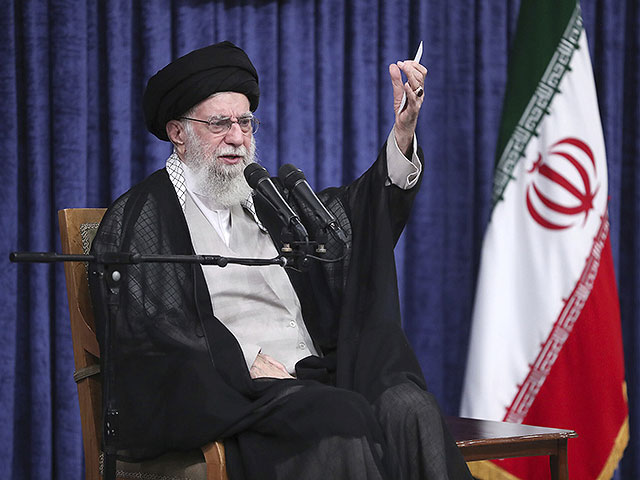 Хаменеи о ситуации в Иране: "Участников беспорядков нужно поставить на место"