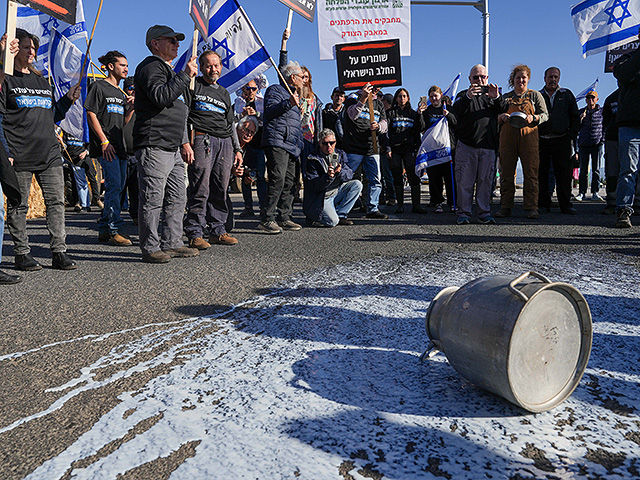 "Земля, текущая молоком": протест фермеров на севере Израиля. Фоторепортаж