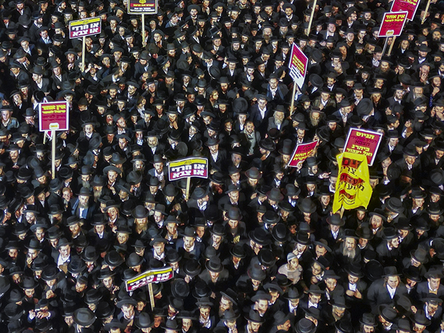 На митинге "харедим" в Иерусалиме атакована съемочная группа телеканала "Кан-11"