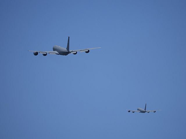 Десятки самолетов ВВС США вылетели на восток, в Иране повышена готовность ПВО