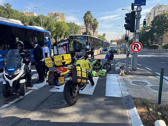 В Тель-Авиве автомобиль сбил мужчину, ехавшего на велосипеде