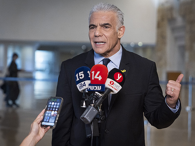 Лапид требует начать расследование против министра финансов за перевод средств "харедим"