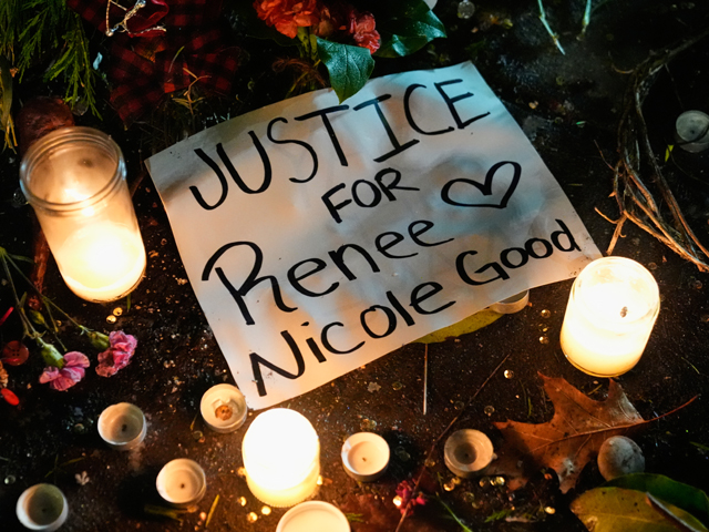 В сети появилось видео, снятое агентом ICE, который застрелил женщину в Миннеаполисе