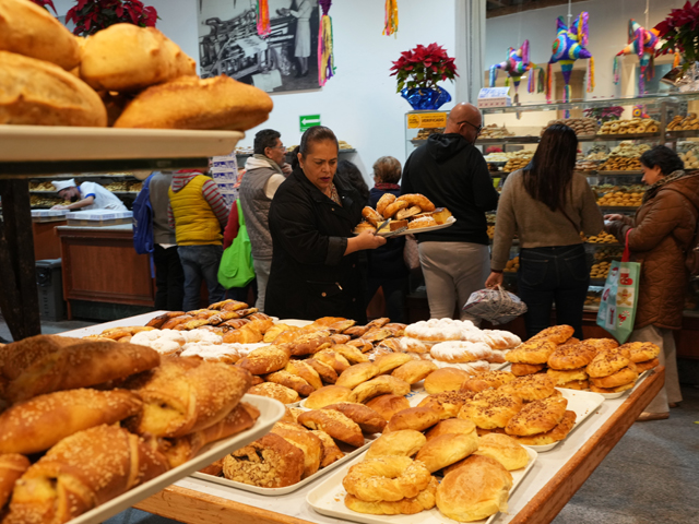 В Нью-Йорке представители еврейской общины поддержали израильскую пекарню Breads Bakery