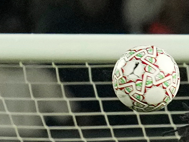 Чемпионат Израиля по футболу. "Перестрелка" "апоэлей" в Хайфе. "Бейтар" догнал лидера