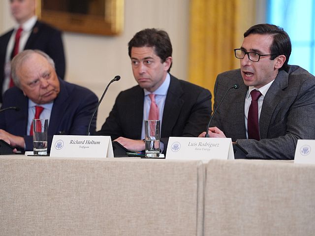 США пытаются защитить венесуэльские нефтедоходы