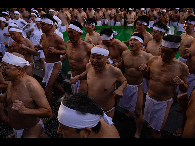 Новогоднее очищение в Токио. Фоторепортаж