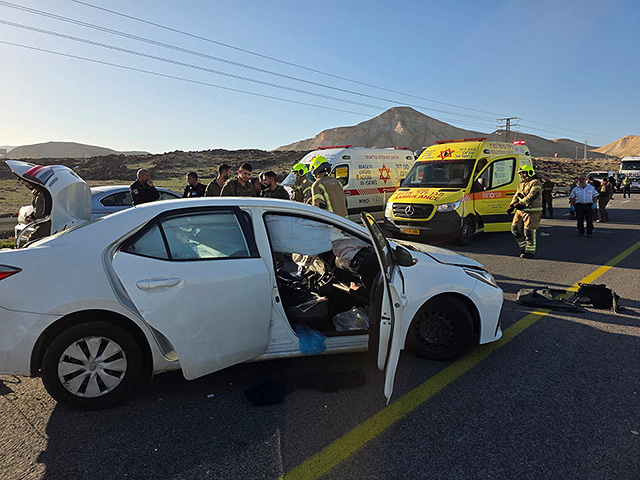 На шоссе 90 палестинская машина столкнулась с израильской, мужчина в тяжелом состоянии