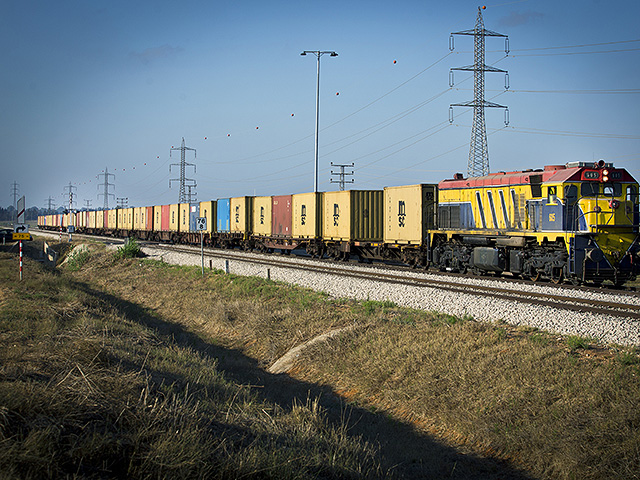 В грузовом поезде в центре страны обнаружен "безбилетник", он передан полиции