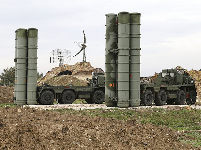 Bloomberg: ради улучшения отношений с США Эрдоган попросил Путина забрать комплексы С-400