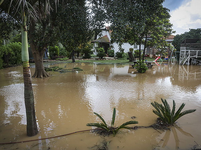 Последствия зимнего шторма в Израиле и Газе. Фоторепортаж