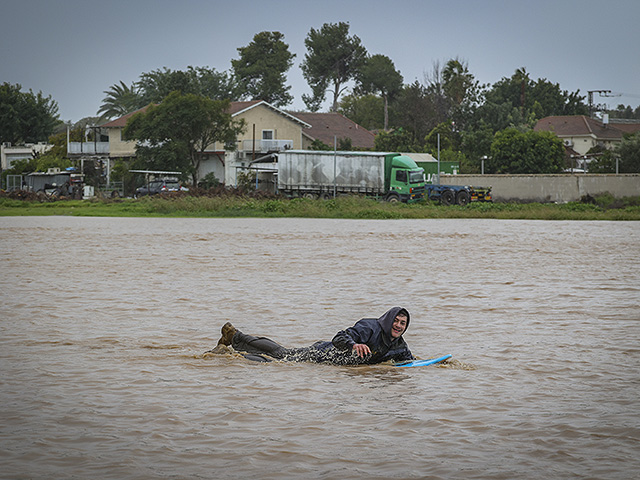 Последствия зимнего шторма в Израиле и Газе. Фоторепортаж
