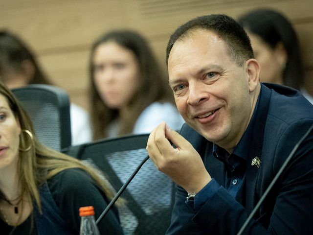 В 2025 году было открыто 2655 дел о мошенничестве против пожилых репатриантов из бывшего СССР