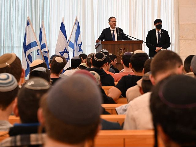 Президент Герцог против правительства: "Отказ выполнять решения суда – это катастрофа"