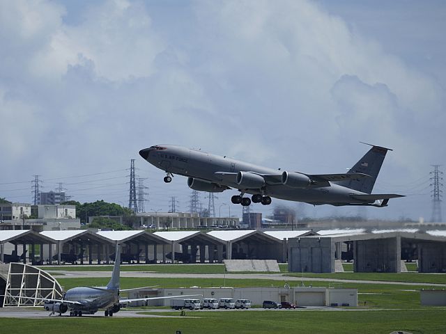 Восемь самолетов-заправщиков ВВС США на Гавайях, они могут направляться на Ближний Восток