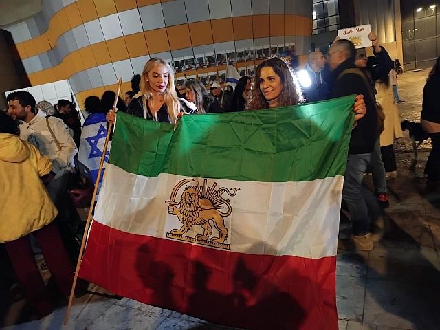 В Холоне прошел митинг в поддержку народа Ирана