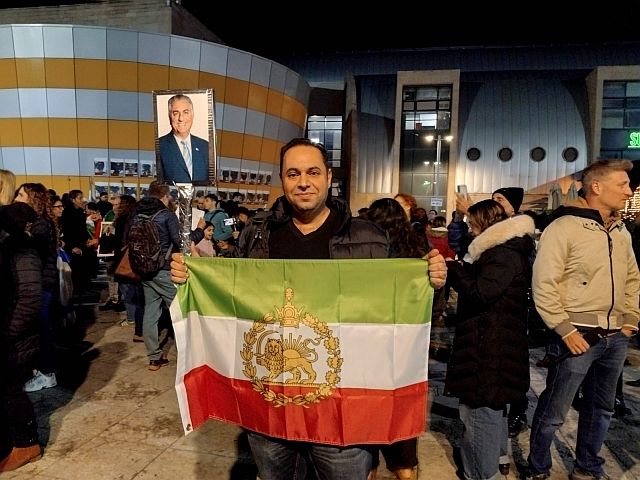 Акция в поддержку иранского народа в Холоне. Фоторепортаж
