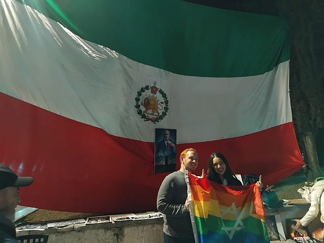 Акция в поддержку иранского народа в Холоне. Фоторепортаж
