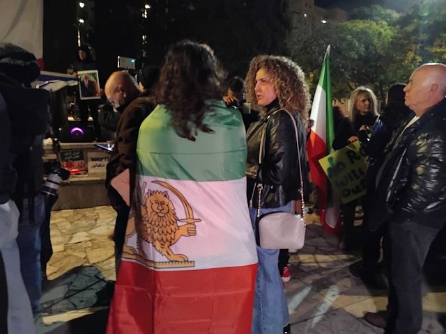 Акция в поддержку иранского народа в Холоне. Фоторепортаж
