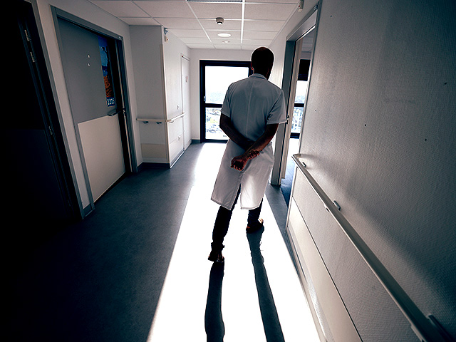 Во Франции приговорен к пожизненному заключению анестезиолог, умышленно отравлявший пациентов