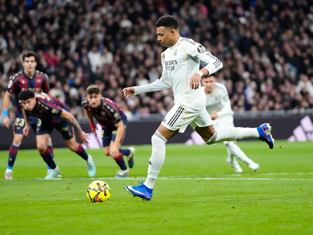 Футбол. Чемпионат Испании. "Реал" победил "Леванте"