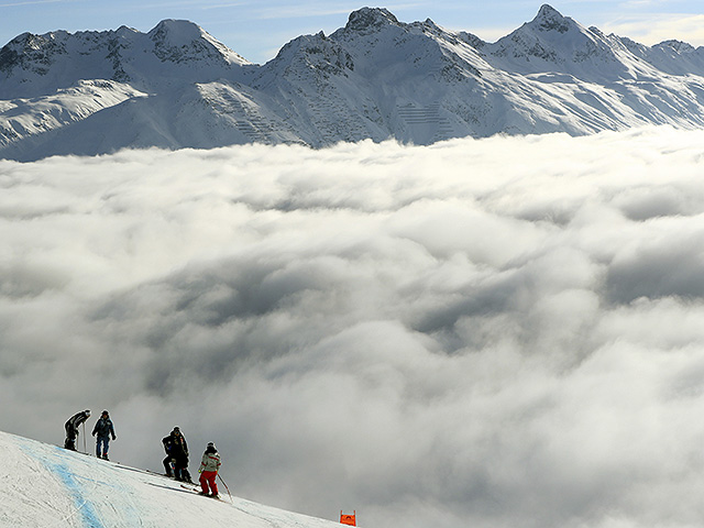 В австрийских Альпах в результате схода двух лавин погибли пять человек