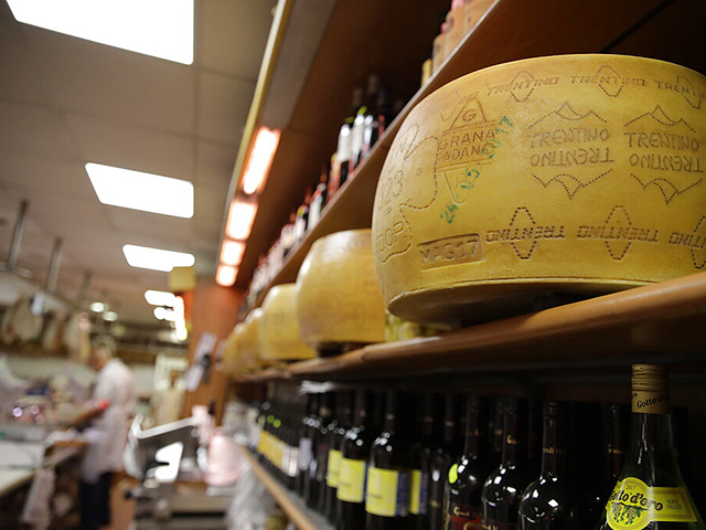 Смотрич подписал указ об увеличении квоты на беспошлинный импорт сыра