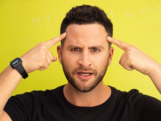 Израильский комик Гай Хохман сообщил об отмене выступления в Нью-Йорке из-за пропалестинской акции
