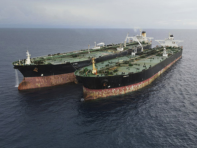 США ввели санкции против десятков танкеров иранского "теневого флота"