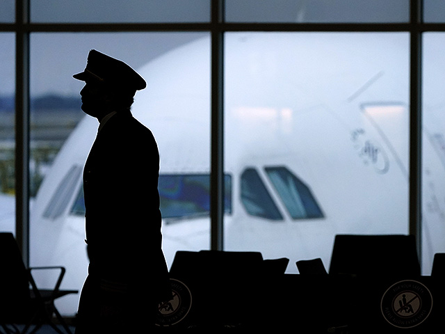 Бывший бортпроводник выдавал себя за пилота и несколько лет летал по миру бесплатно