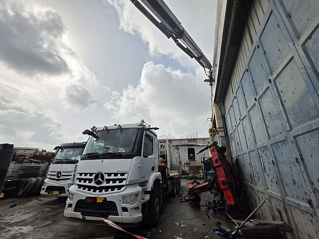 В промзоне около Бейт-Шемеша травмирован рабочий, он в критическом состоянии
