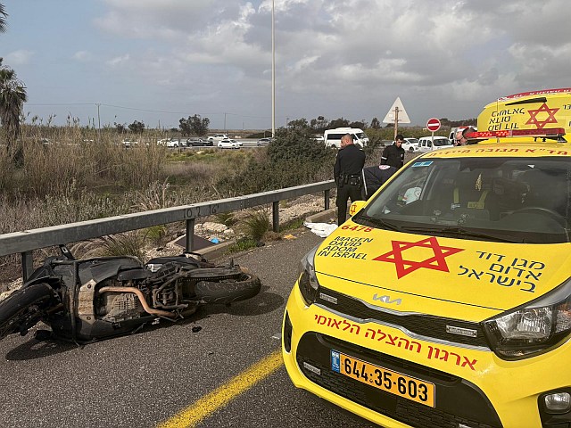 Грузовик сбил мотоциклиста на 2-м шоссе, пострадавший в критическом состоянии