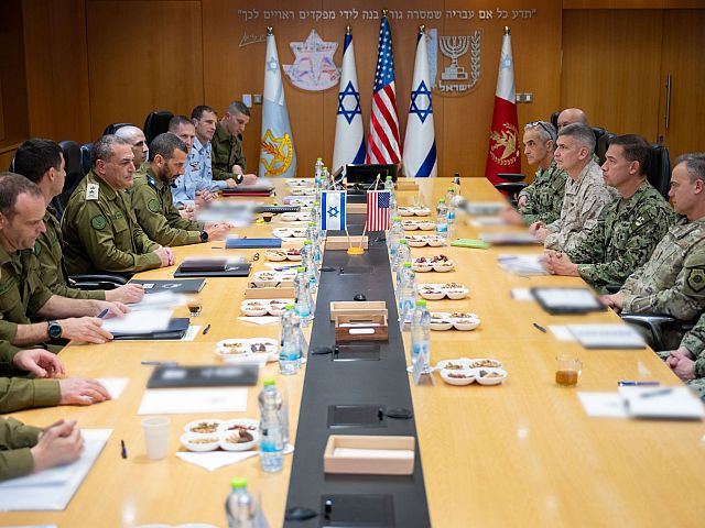 Командующий Центральным командованием США адмирал Брэд Купер прибыл в Израиль и провел встречу с начальником генштаба ЦАХАЛа Эялем Замиром и рядом высокопоставленных офицеров