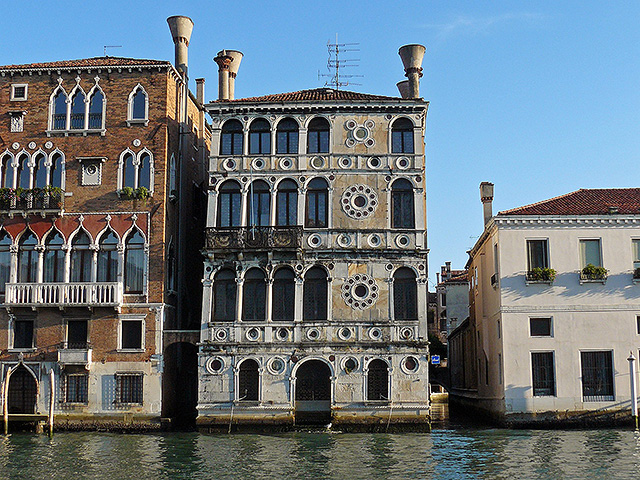 В Венеции выставили на продажу "проклятый" дворец