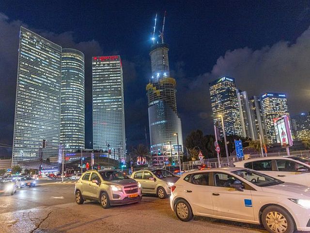 Ночные "взрывы" в Тель-Авиве. Футбольные болельщики праздновали