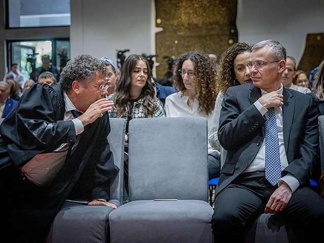 Судья Амит:  "Протягиваю руку министру юстиции". Левин: "Уважай правительство и Кнессет"