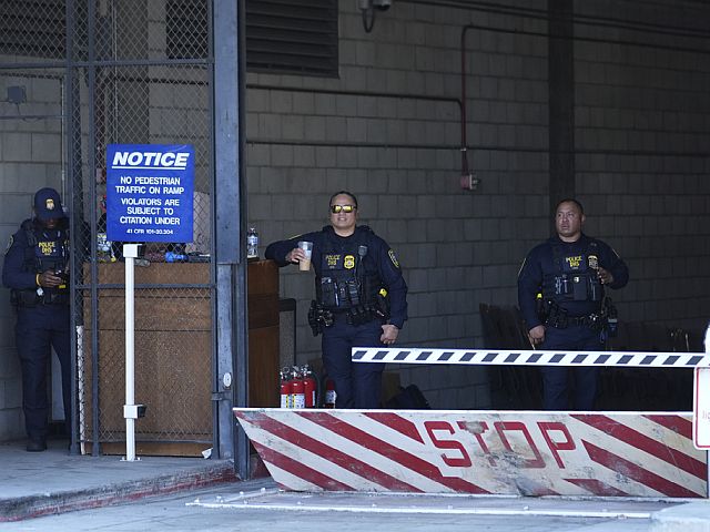 США депортировали в Иран трех нелегальных мигрантов, которых связывают с КСИР