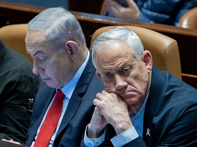 Парламентский трюк: Ганц лишил "Ликуд" и ультраортодоксов времени для переговоров