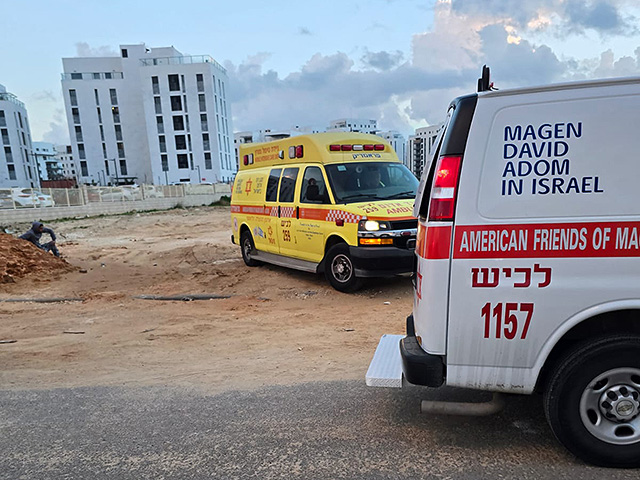 Рабочий упал с большой высоты на стройке в Ашкелоне, он в тяжелом состоянии