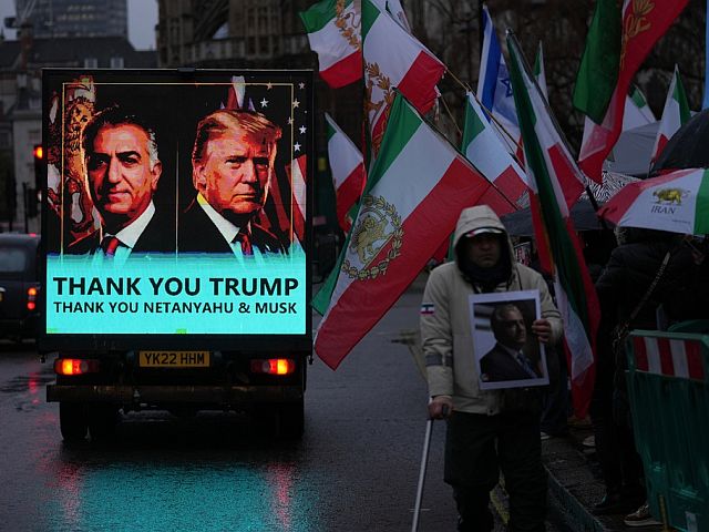 CNN: Трамп планирует масштабный удар по Ирану, переговоры зашли в тупик