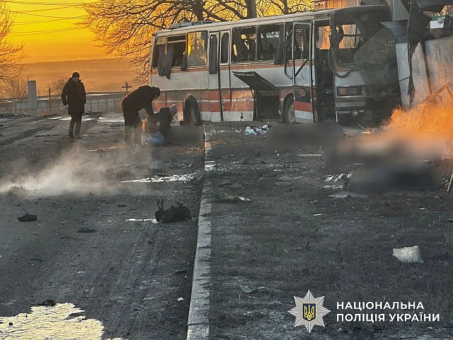 Россия атаковала дронами роддом и автобус с шахтерами: погибли 15 человек