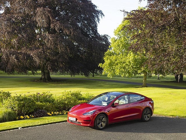 Tesla начинает испытания автономного вождения на дорогах Израиля