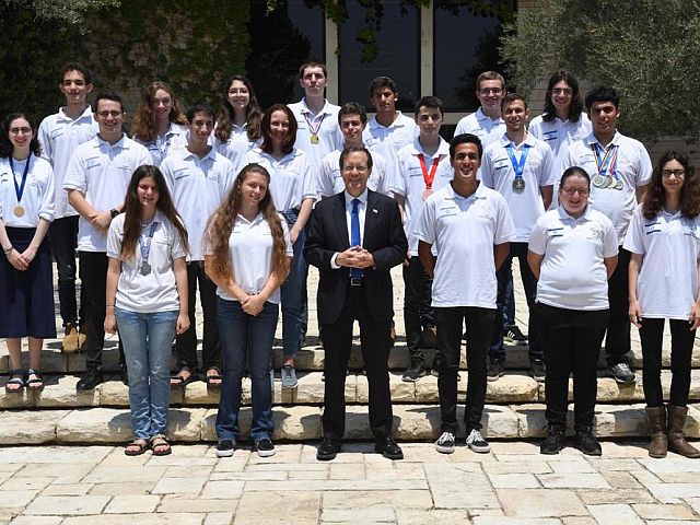 Объявлен набор школьников в состав международных научных олимпийских сборных Израиля