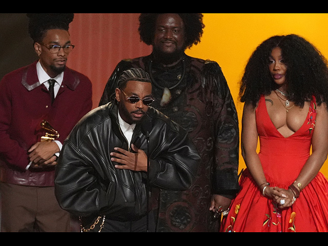 Слеыва направо: Ручаун Эйкерс, Саунвейв, Камаси Вашингтон и SZA