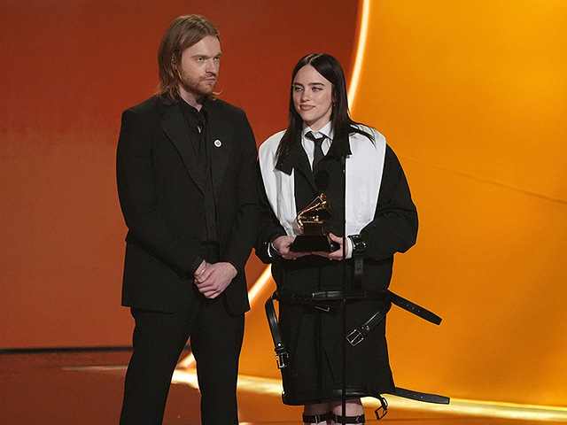 Финнеас (слева) и Билли Айлиш