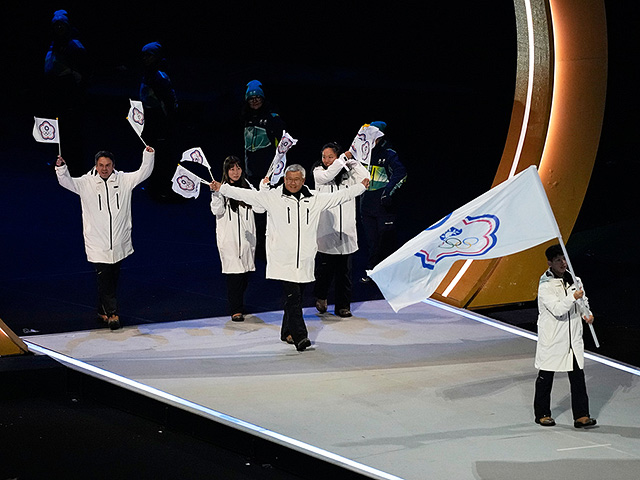 Спортсмены выступающие под олимпийским флагом