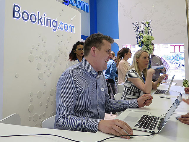 Booking удалил отели иранского мультимиллионера, финансировавшего КСИР