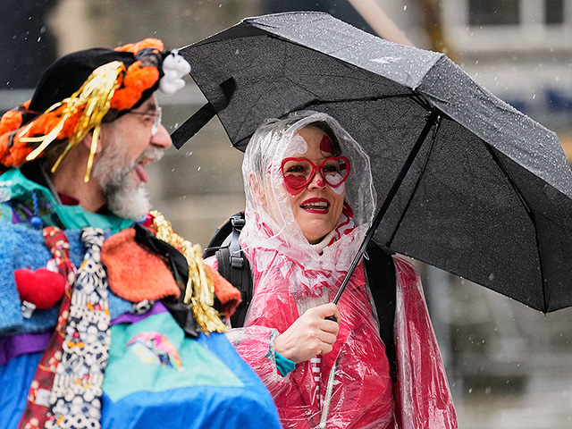 Кельнский карнавал 2026: танцы со Свободой и место для целований. Фоторепортаж